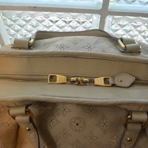 Louis Vuitton Stella Mahina Leather Handbag Monogram Cream/Off White color - Picture 8 of 15